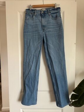 Abercrombie & Fitch Light Wash Straight Leg Jeans